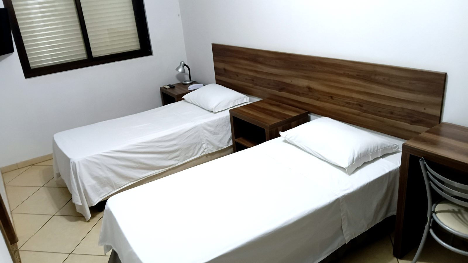 Quarto Standard do Treville Hotel com duas camas de solteiro