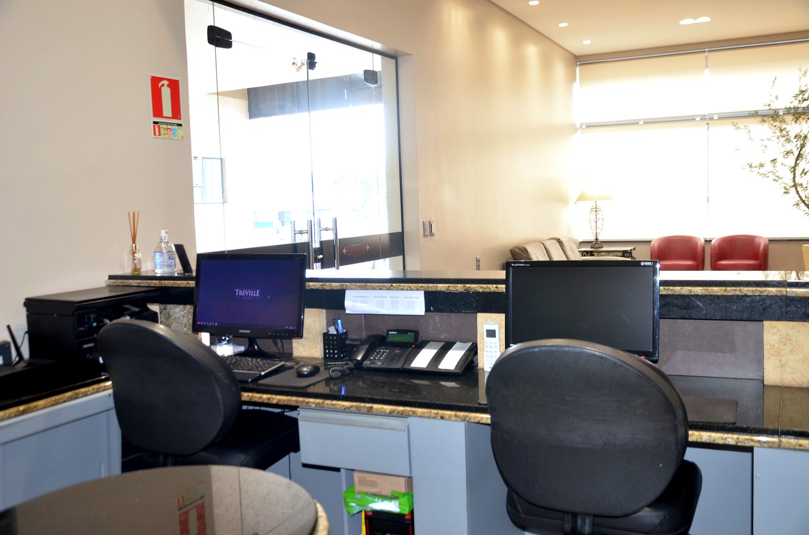 Recepção do Treville Hotel em Carazinho RS, com atendimento 24 horas