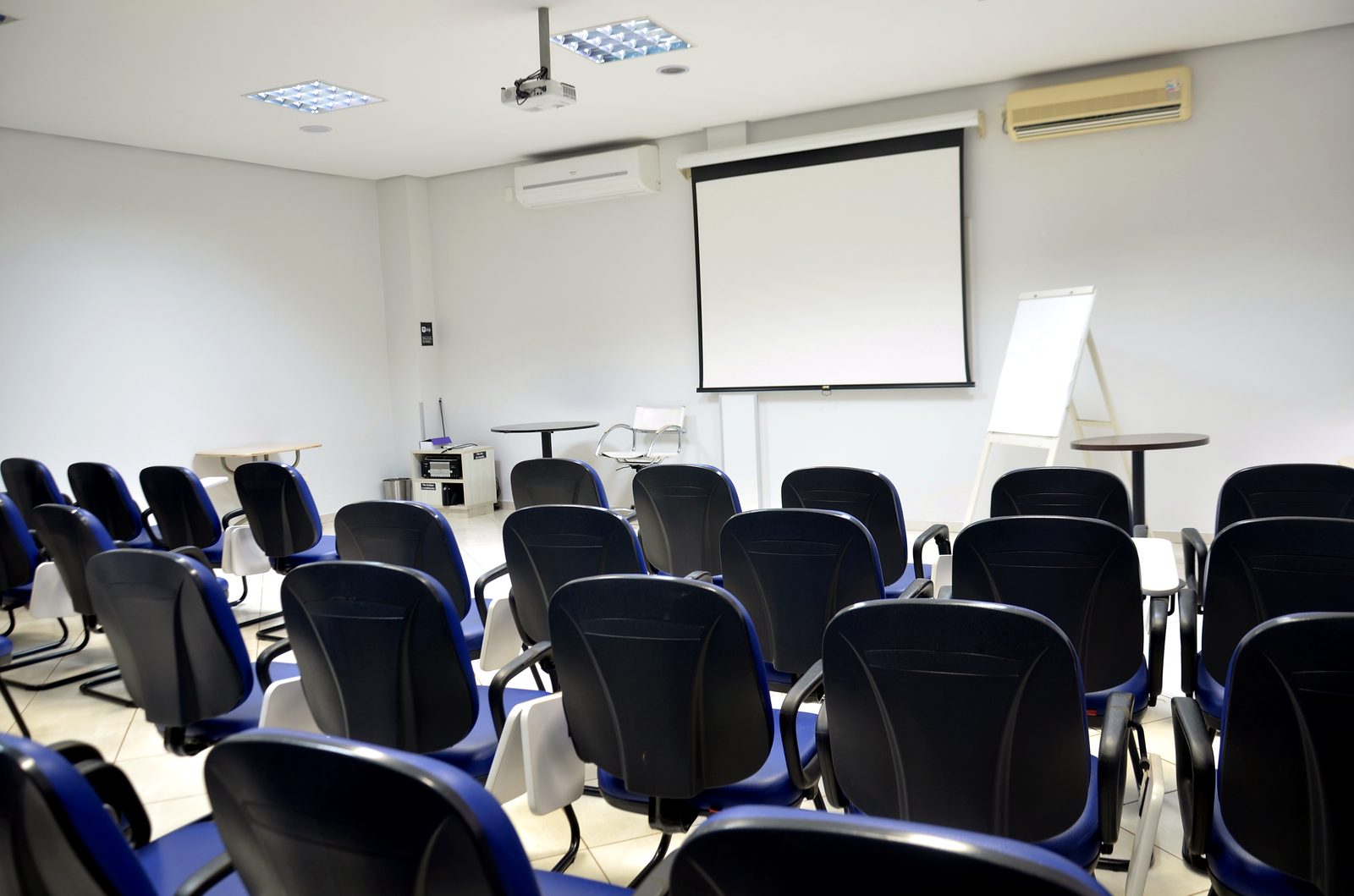 Sala de eventos do Treville Hotel para até 100 pessoas